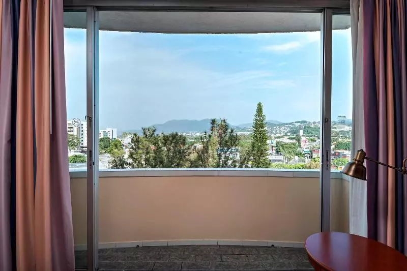 اتاق لوکس, Sheraton Presidente San Salvador