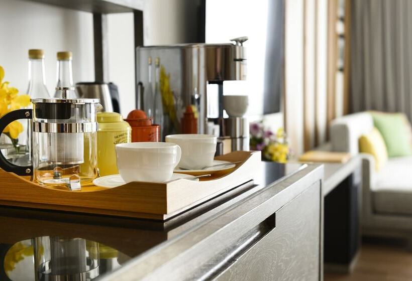 جناح مطلّ علي البحر, The Nai Harn