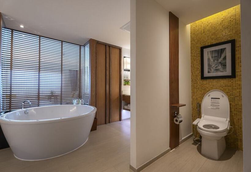 סוויטה מלכותית, The Nai Harn