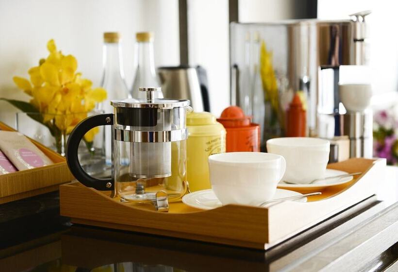 جناح ملكى, The Nai Harn