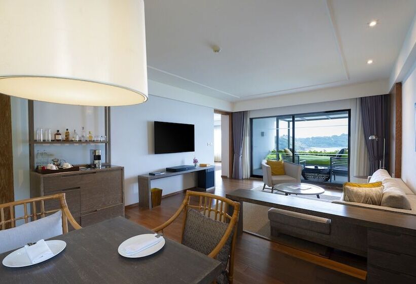 סוויטה מלכותית, The Nai Harn