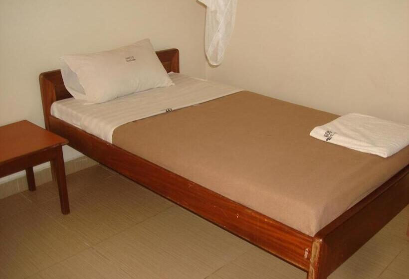 اتاق استاندارد, Acholi Inn