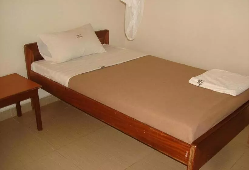 اتاق استاندارد, Acholi Inn