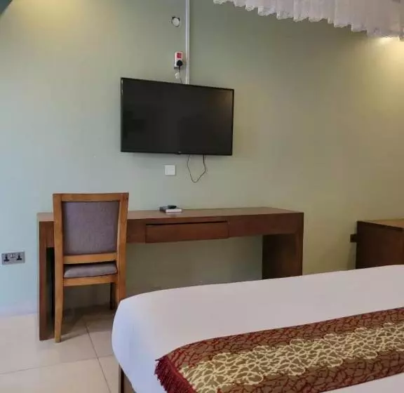 اتاق استاندارد, Acholi Inn