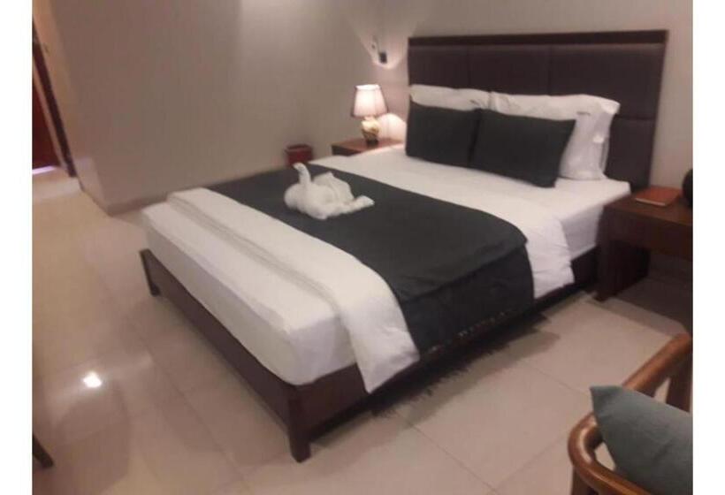 اتاق استاندارد, Acholi Inn