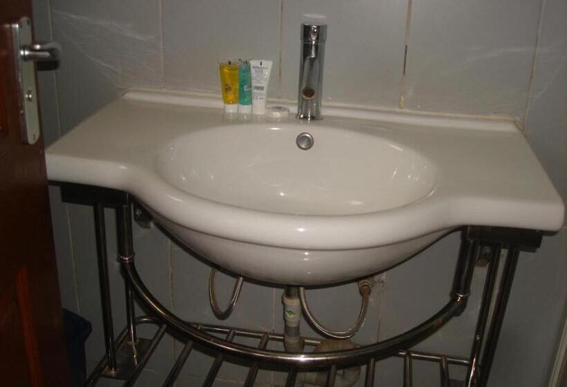 سوییت, Acholi Inn