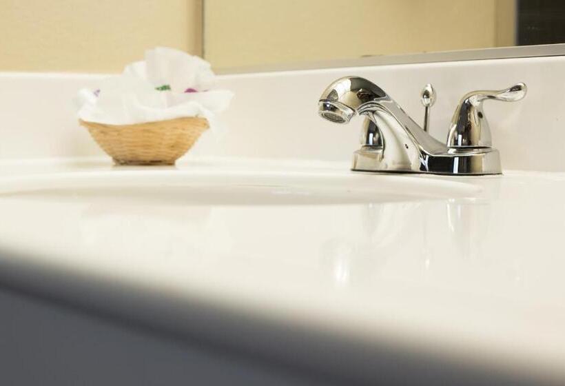 جناح, Anaheim Carriage Inn