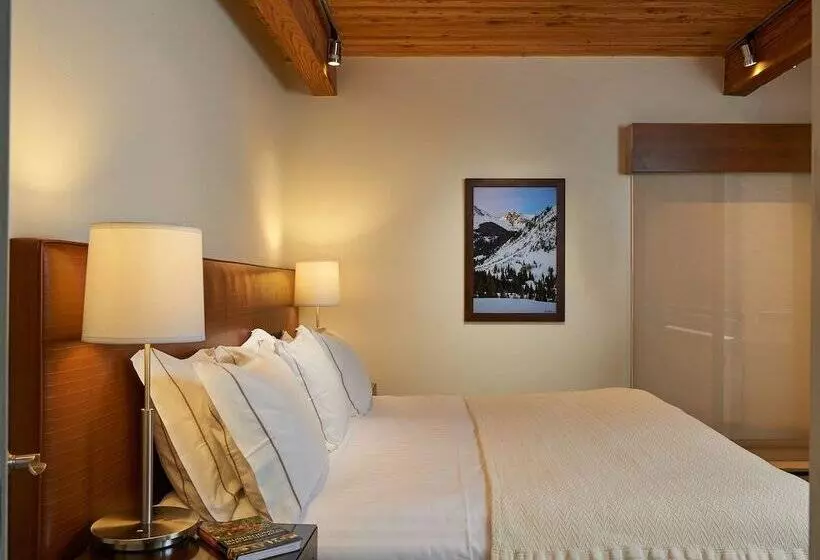 آپارتمان 2 خوابه, Aspen Square Condominium