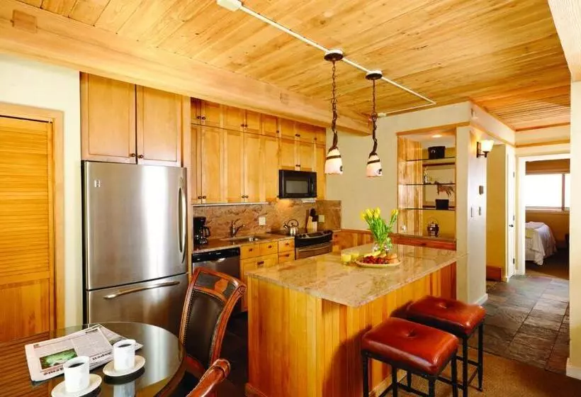 آپارتمان 2 خوابه, Aspen Square Condominium