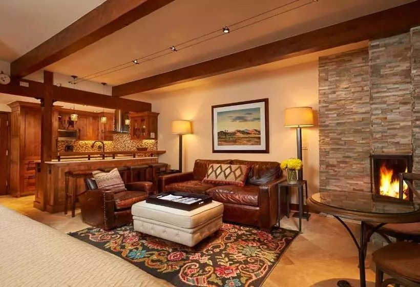استودیوی استاندارد, Aspen Square Condominium