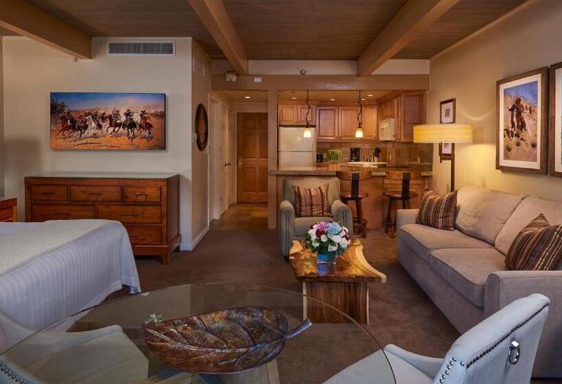 スタンダードスタジオ, Aspen Square Condominium