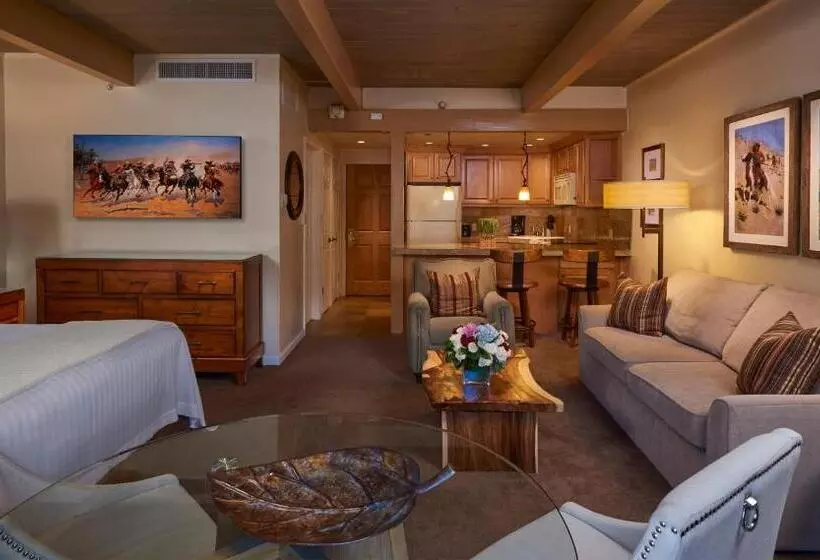استودیوی استاندارد, Aspen Square Condominium