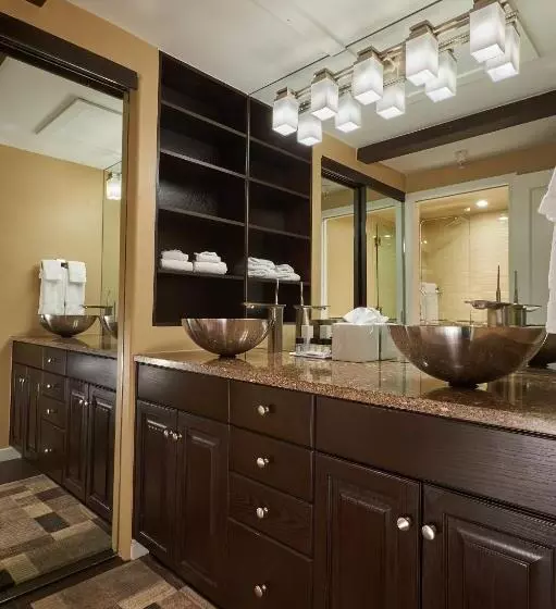 استودیوی استاندارد, Aspen Square Condominium