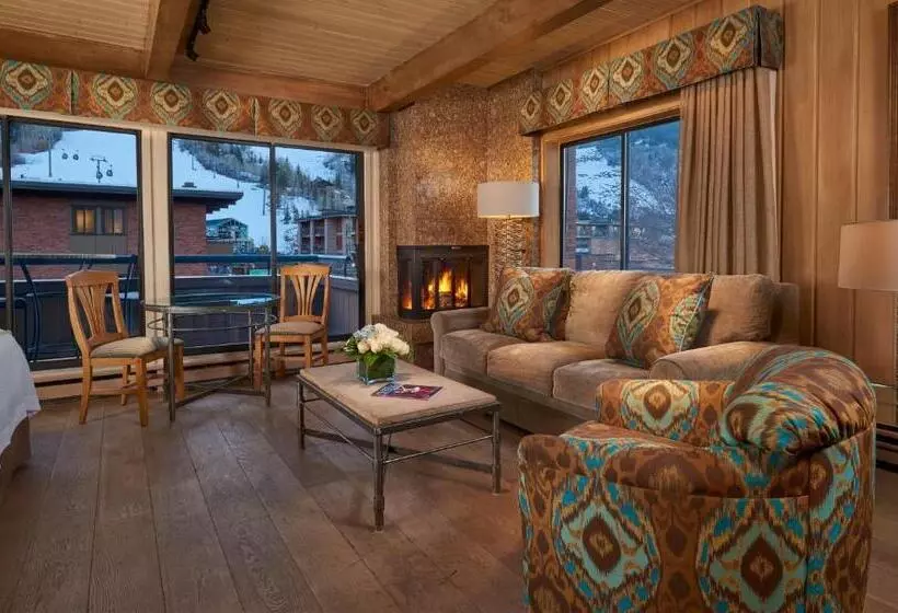 استودیوی استاندارد, Aspen Square Condominium