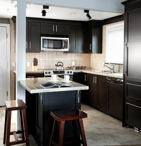 スタンダードスタジオ, Aspen Square Condominium