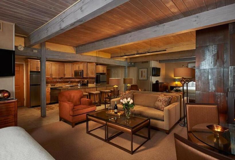 スタンダードスタジオ, Aspen Square Condominium