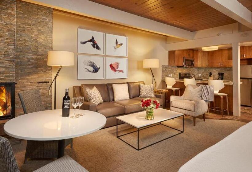 スタンダードスタジオ, Aspen Square Condominium