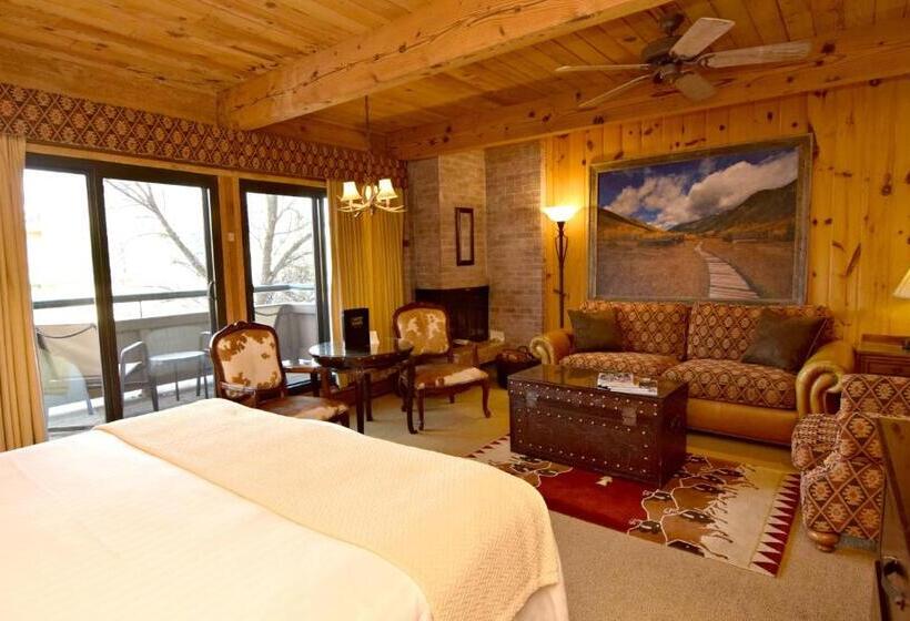 スタンダードスタジオ, Aspen Square Condominium