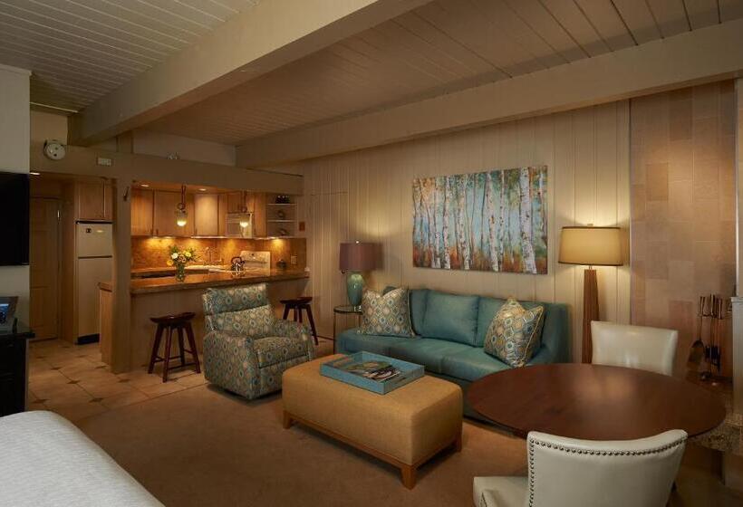 スタンダードスタジオ, Aspen Square Condominium