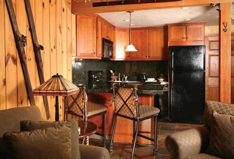 スタンダードスタジオ, Aspen Square Condominium