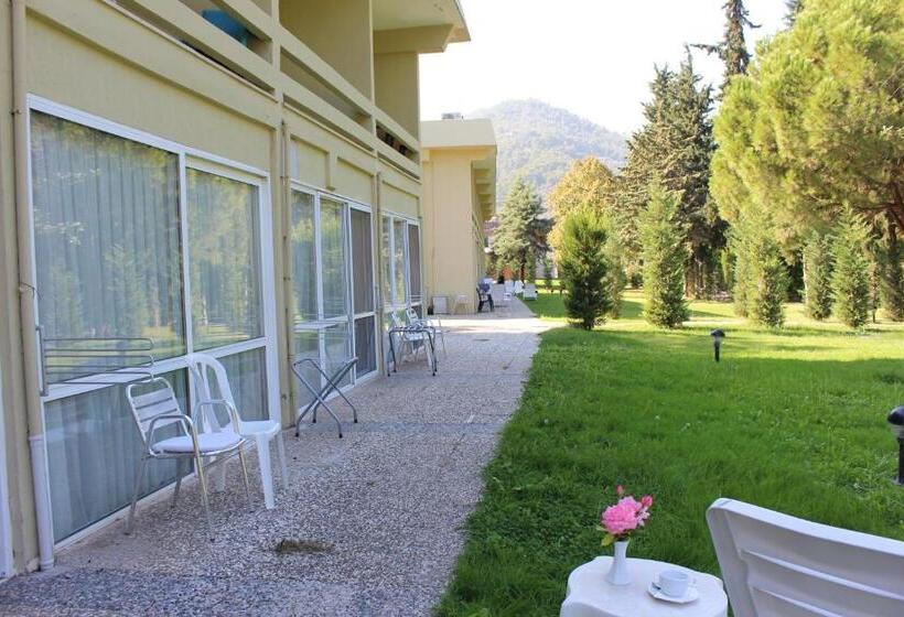 سوئیت جونیور با چشم‌انداز باغ, Balcova Thermal
