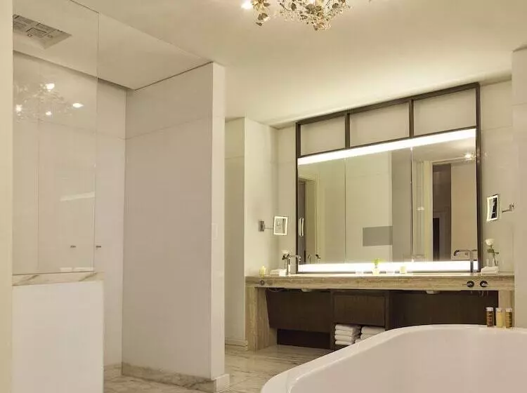 スタンダードスタジオ, Belair  Dorchester Collection