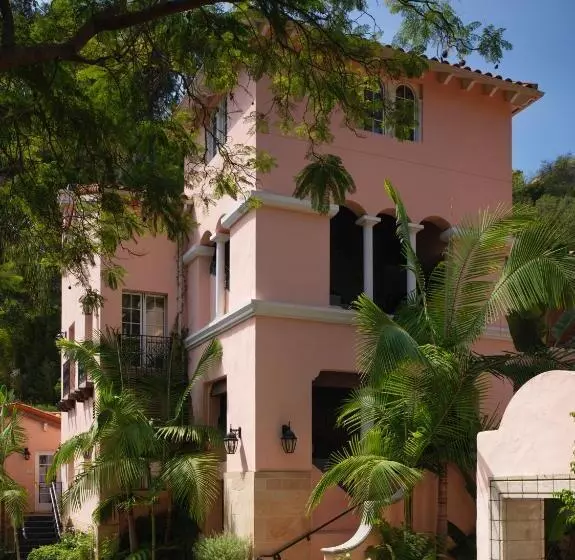 スタンダードスタジオ, Belair  Dorchester Collection