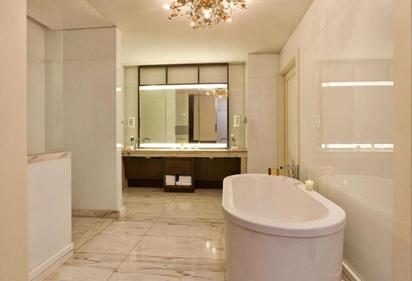 スタンダードスタジオ, Belair  Dorchester Collection