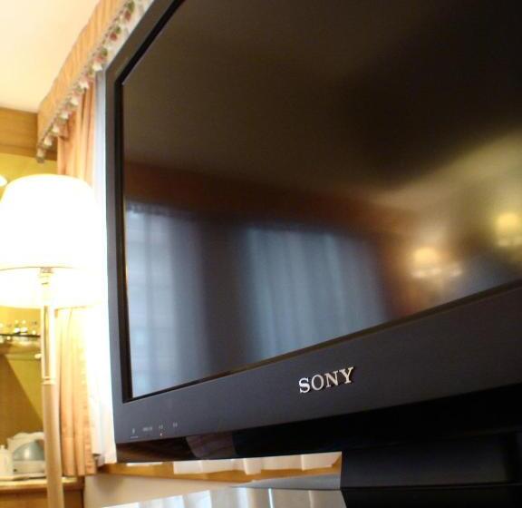 سوییت جونیور, Cosmos Hotel Taipei