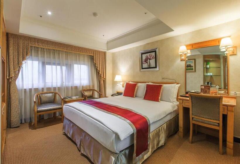 سوییت جونیور, Cosmos Hotel Taipei