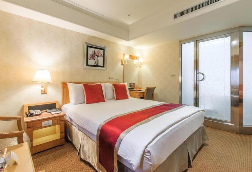 سوییت جونیور, Cosmos Hotel Taipei