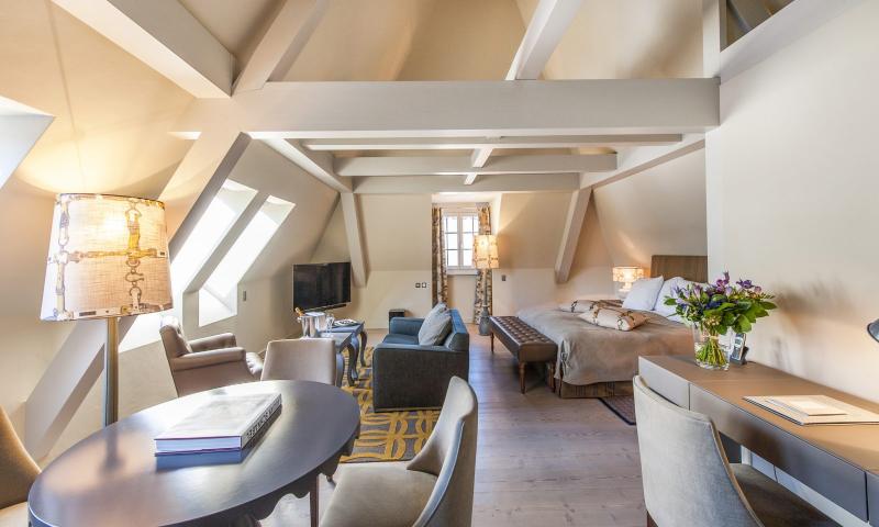 سوییت جونیور, Cosmos Hotel Taipei