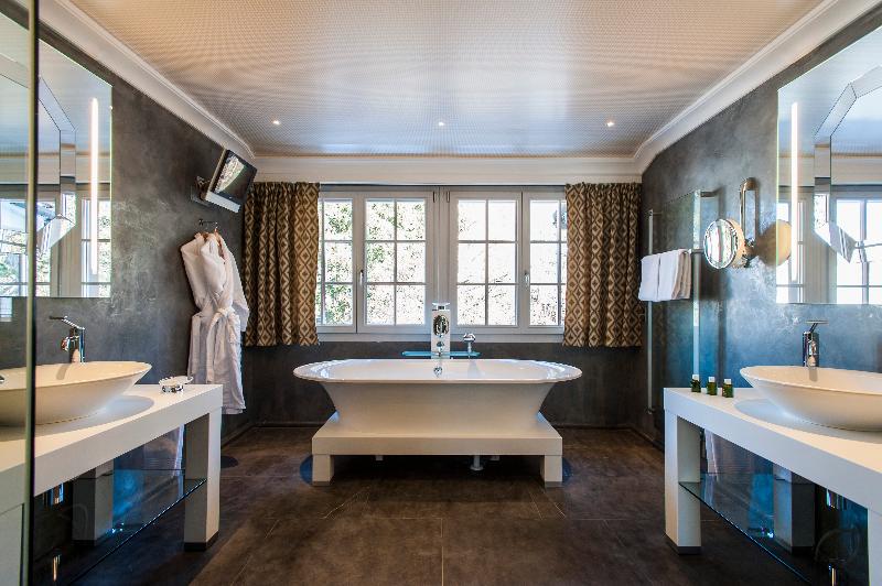 سوییت جونیور, Cosmos Hotel Taipei