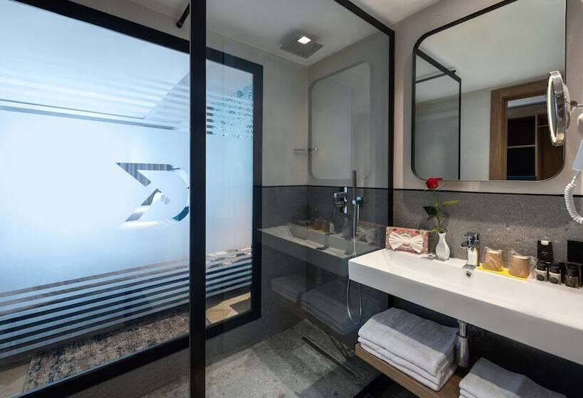 سوییت, Golden Tulip El Mechtel