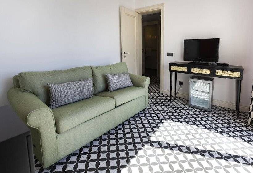 جناح عائلي, Magna Manastir