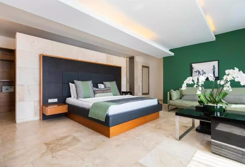 Penthouse Suite, Magna Manastir