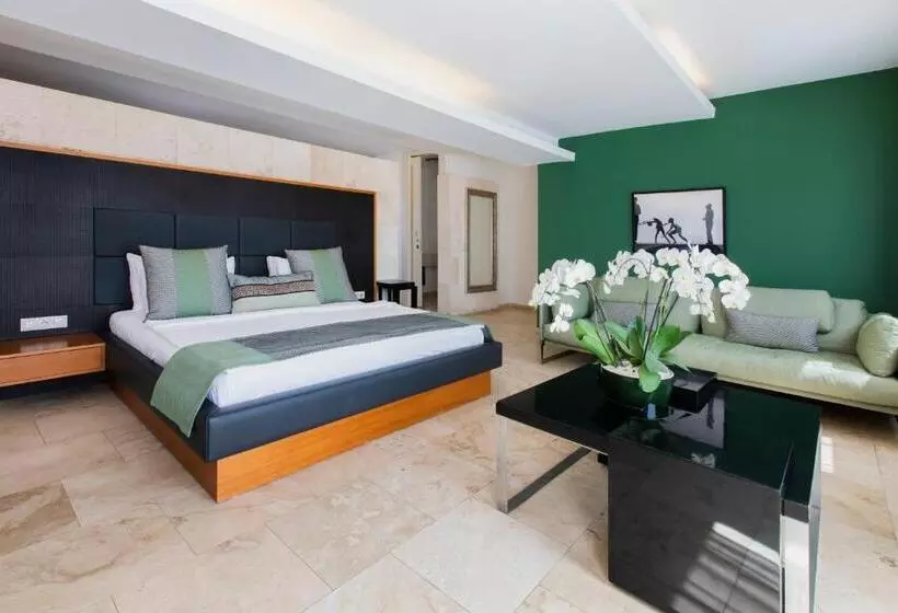 Penthouse Suite, Magna Manastir