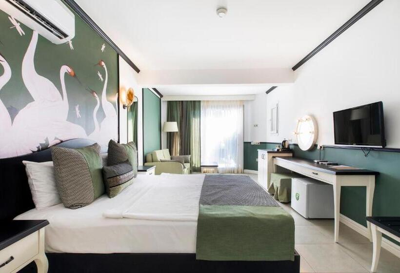 غرفة قياسية مطلّة علي حمام السباحة, Magna Manastir