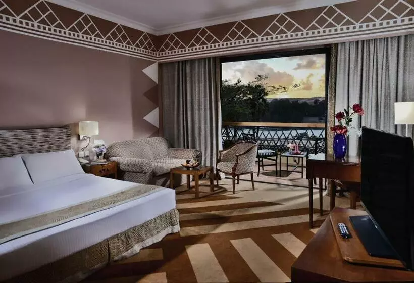 キングサイズベッドのスーペリアルーム, Movenpick Resort Aswan