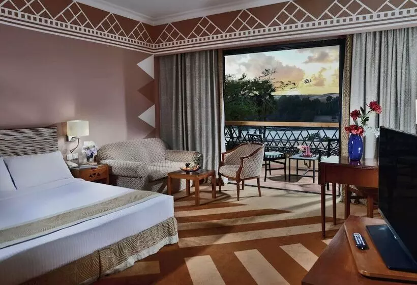 プールの見えるスーペリアルーム, Movenpick Resort Aswan