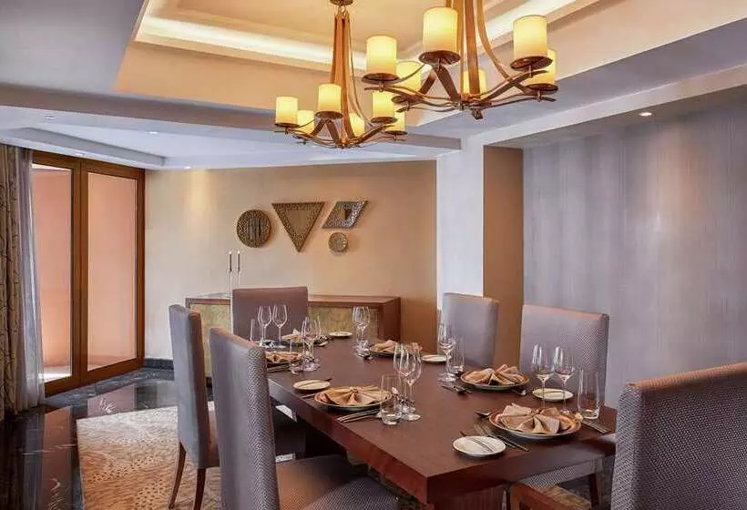 スイート, Ramses Hilton