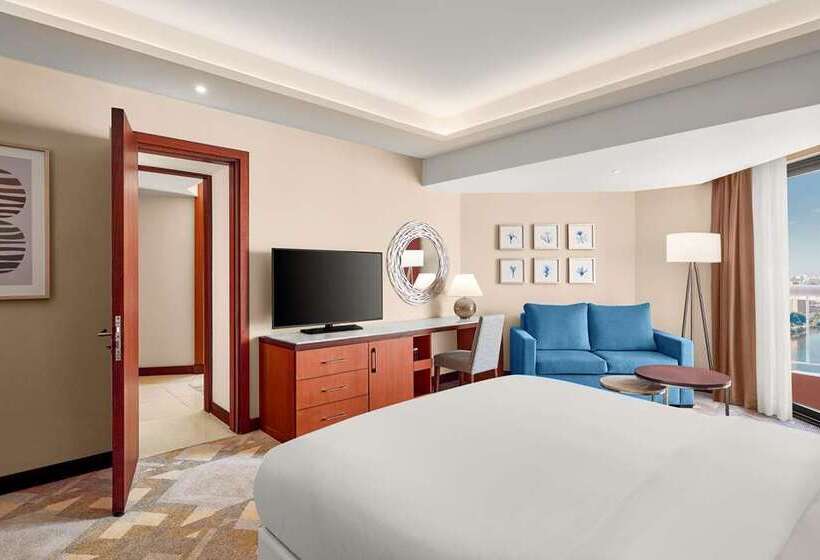 غرفة عائلية متصلة, Ramses Hilton