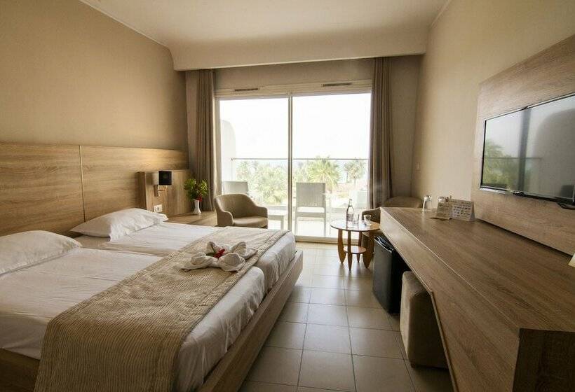 اتاق خانوادگی با چشمانداز دریا, Riadh Palms Resort & Spa