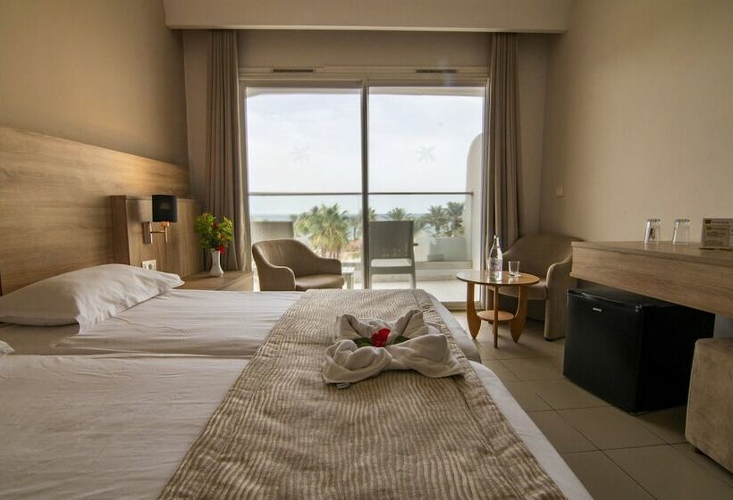 اتاق خانوادگی با چشم‌انداز دریا, Riadh Palms Resort & Spa