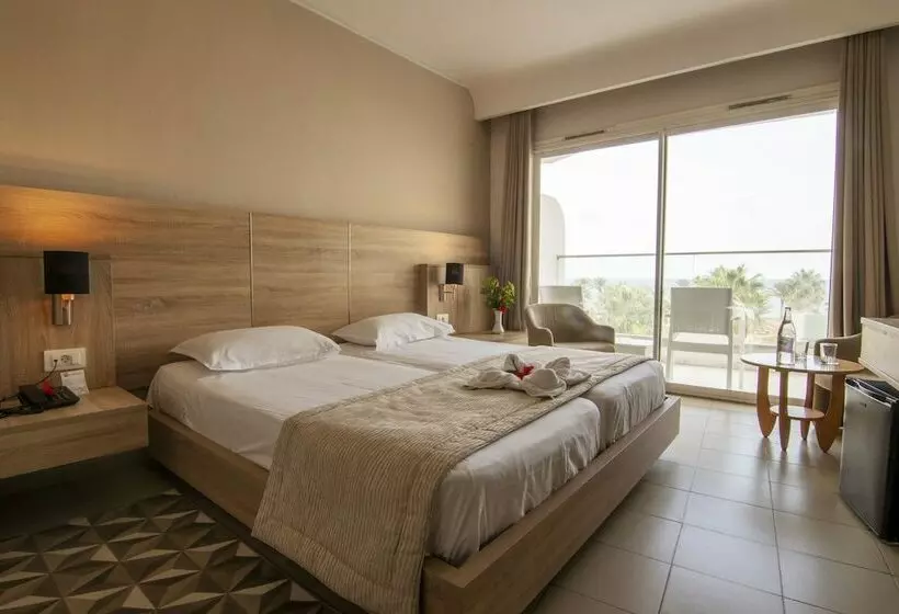 اتاق خانوادگی با چشم‌انداز دریا, Riadh Palms Resort & Spa