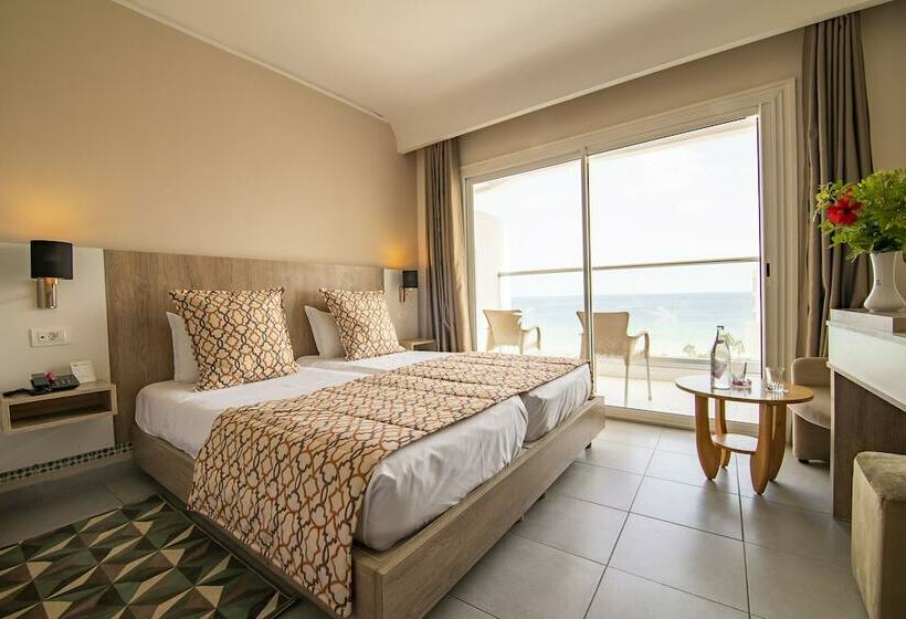 اتاق خانوادگی با چشم‌انداز دریا, Riadh Palms Resort & Spa