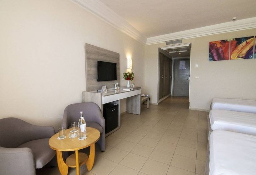 اتاق خانوادگی با چشمانداز دریا, Riadh Palms Resort & Spa