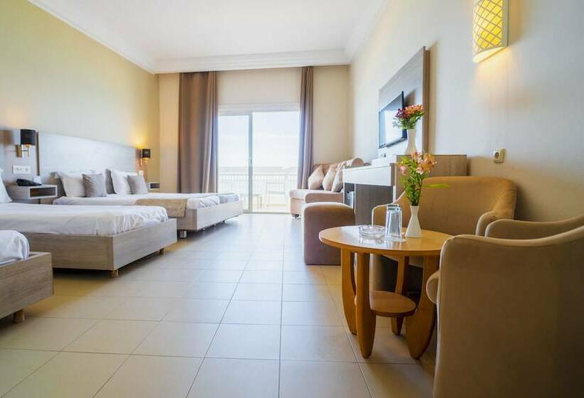 اتاق خانوادگی با چشمانداز دریا, Riadh Palms Resort & Spa