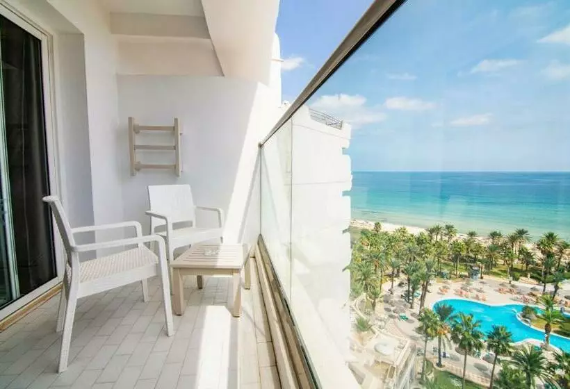 اتاق استاندارد چهار تخته با چشم‌انداز دریا, Riadh Palms Resort & Spa