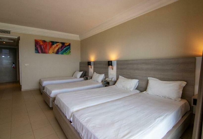 اتاق استاندارد چهار تخته با چشمانداز دریا, Riadh Palms Resort & Spa